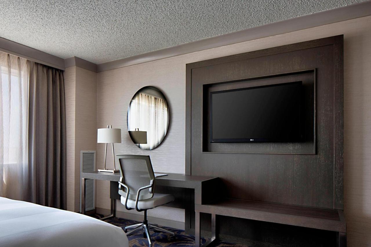 Guest room, 2 Double at Little Rock Marriott