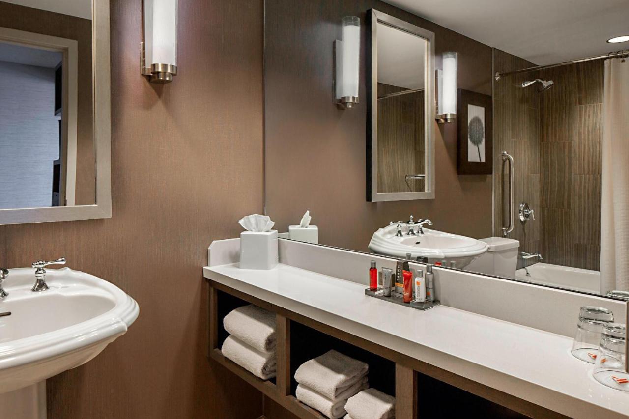 Guest room, 2 Double at Little Rock Marriott