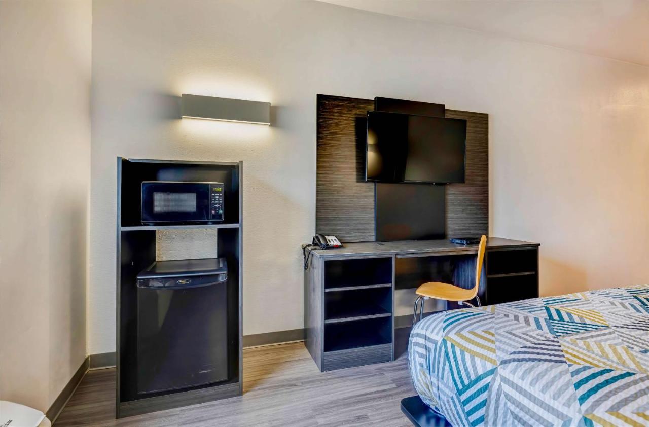  | Motel 6-Mesquite, TX - Balch Springs