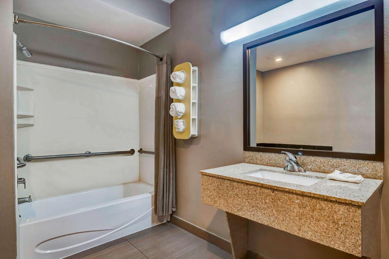 | Motel 6-Mesquite, TX - Balch Springs
