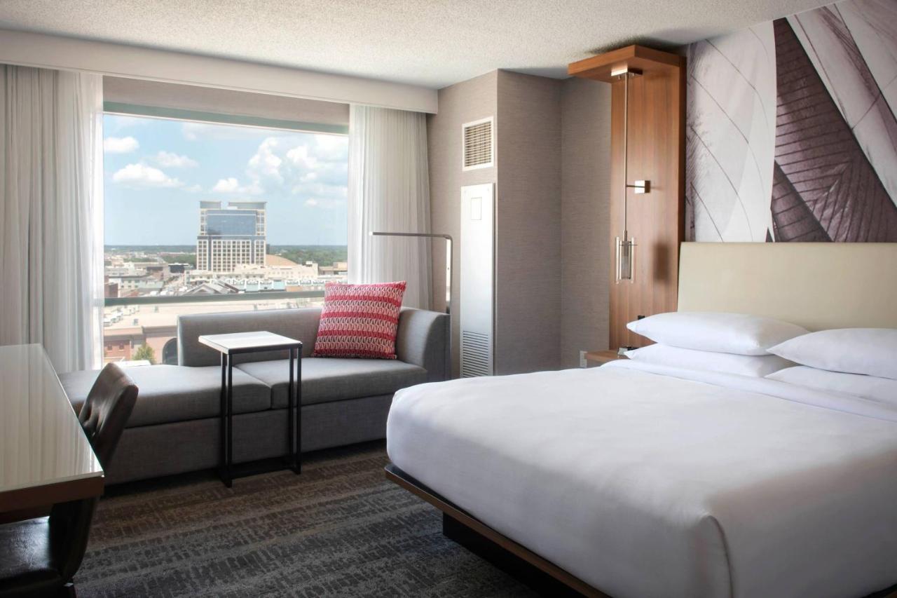 Concierge Level King Room - High Floor at Norfolk Waterside Marriott
