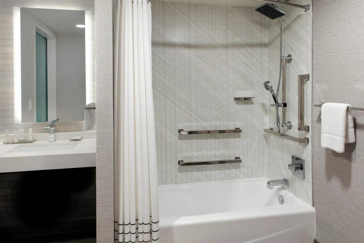 Concierge Level King Room - High Floor at Norfolk Waterside Marriott