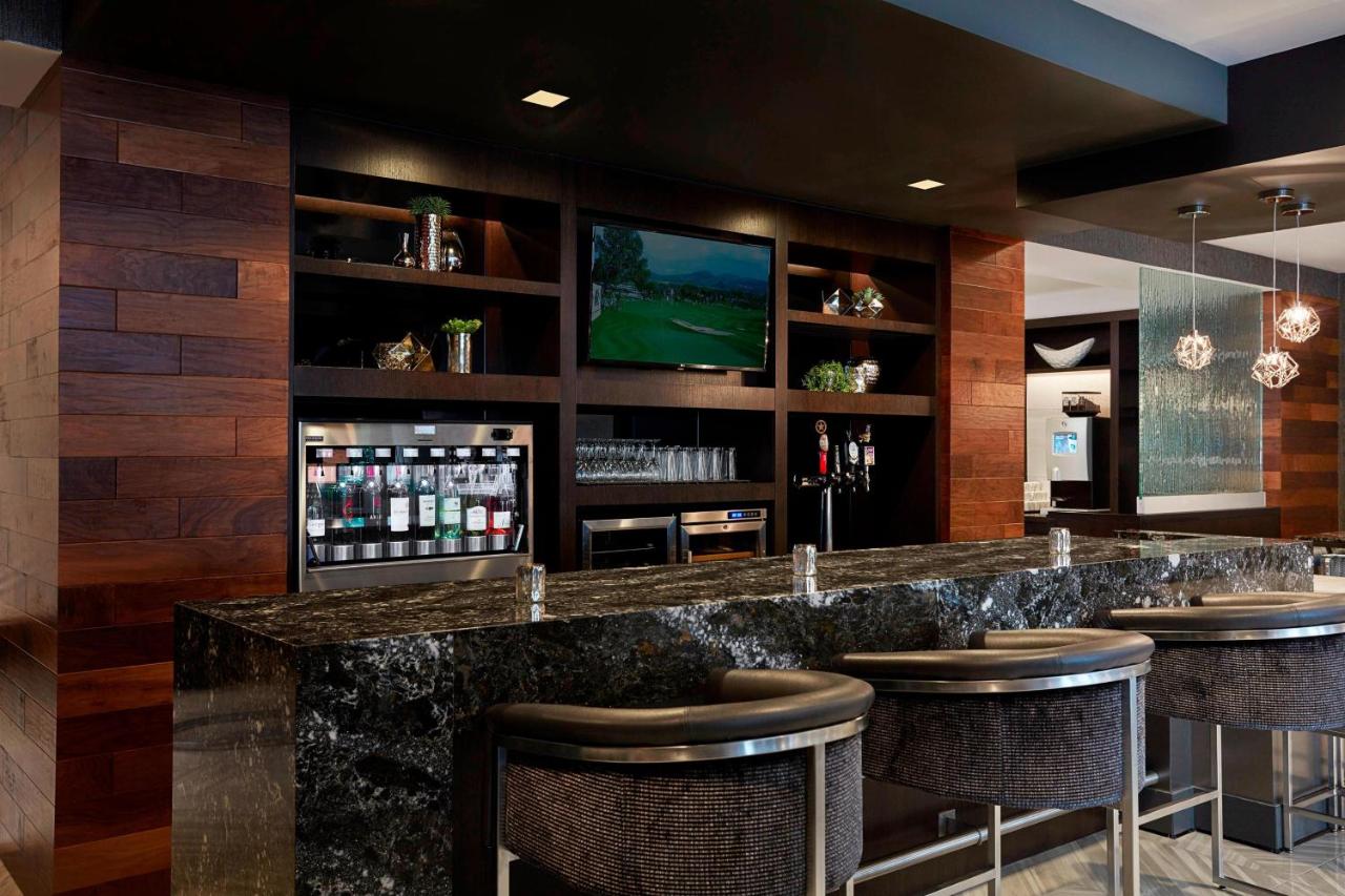 King or Double Room - Concierge Level at Crystal Gateway Marriott