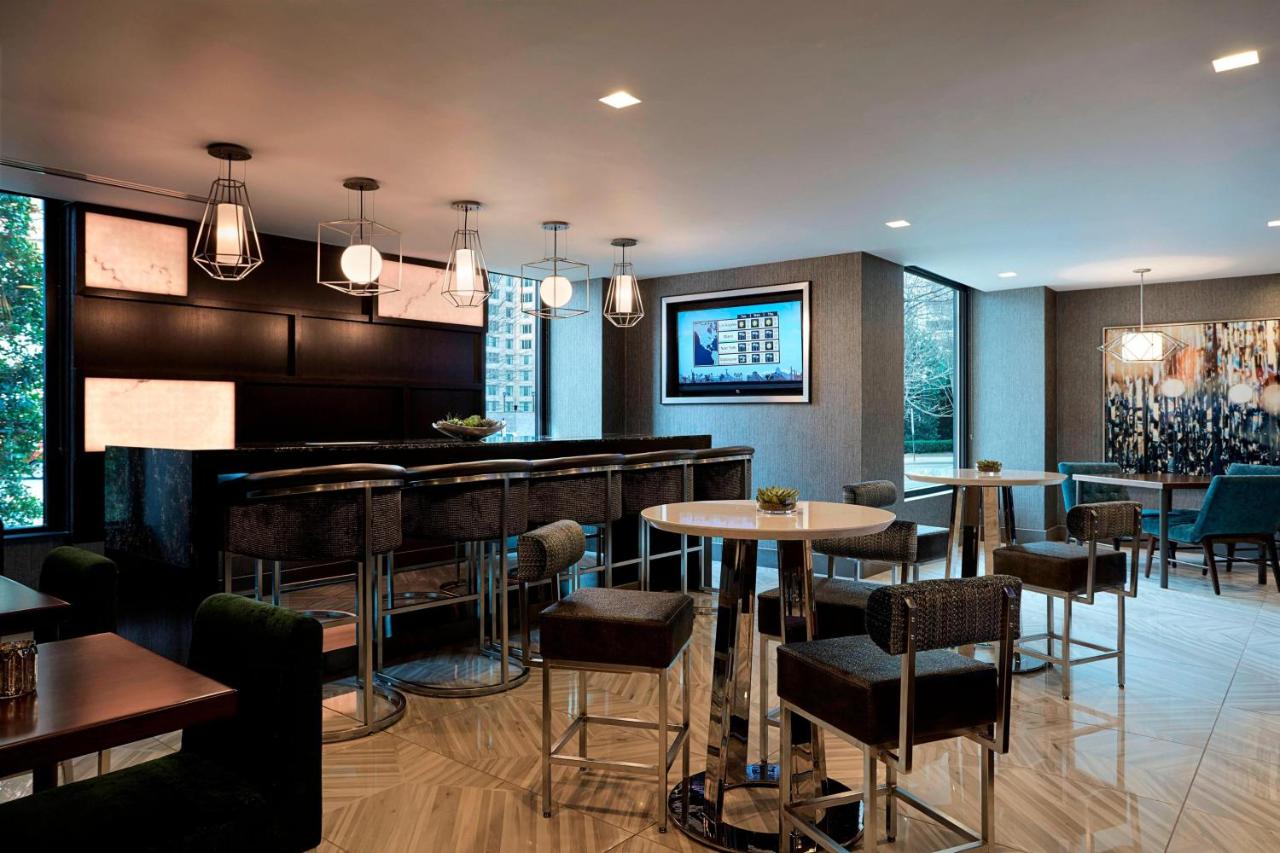 King or Double Room - Concierge Level at Crystal Gateway Marriott