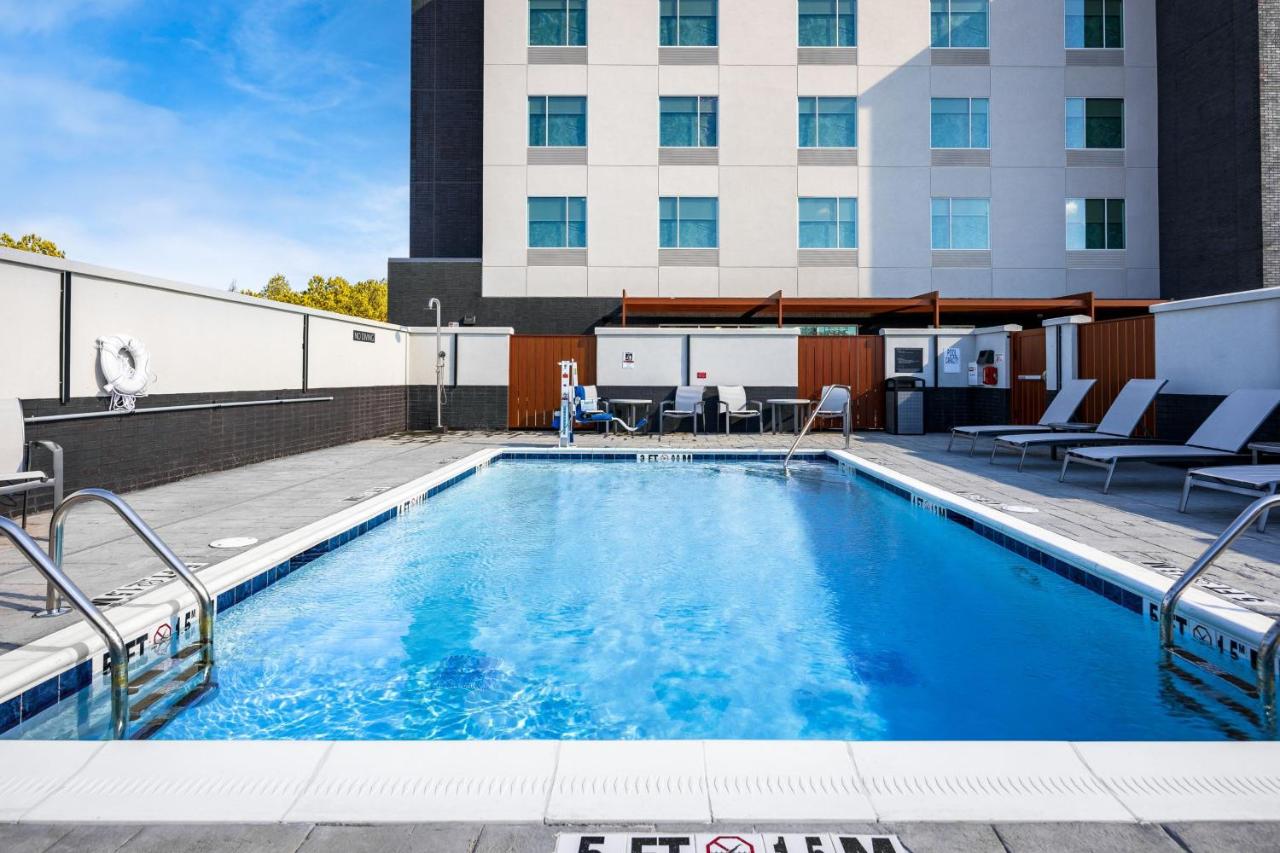 | Fairfield by Marriott Inn & Suites Canton Riverstone Parkway