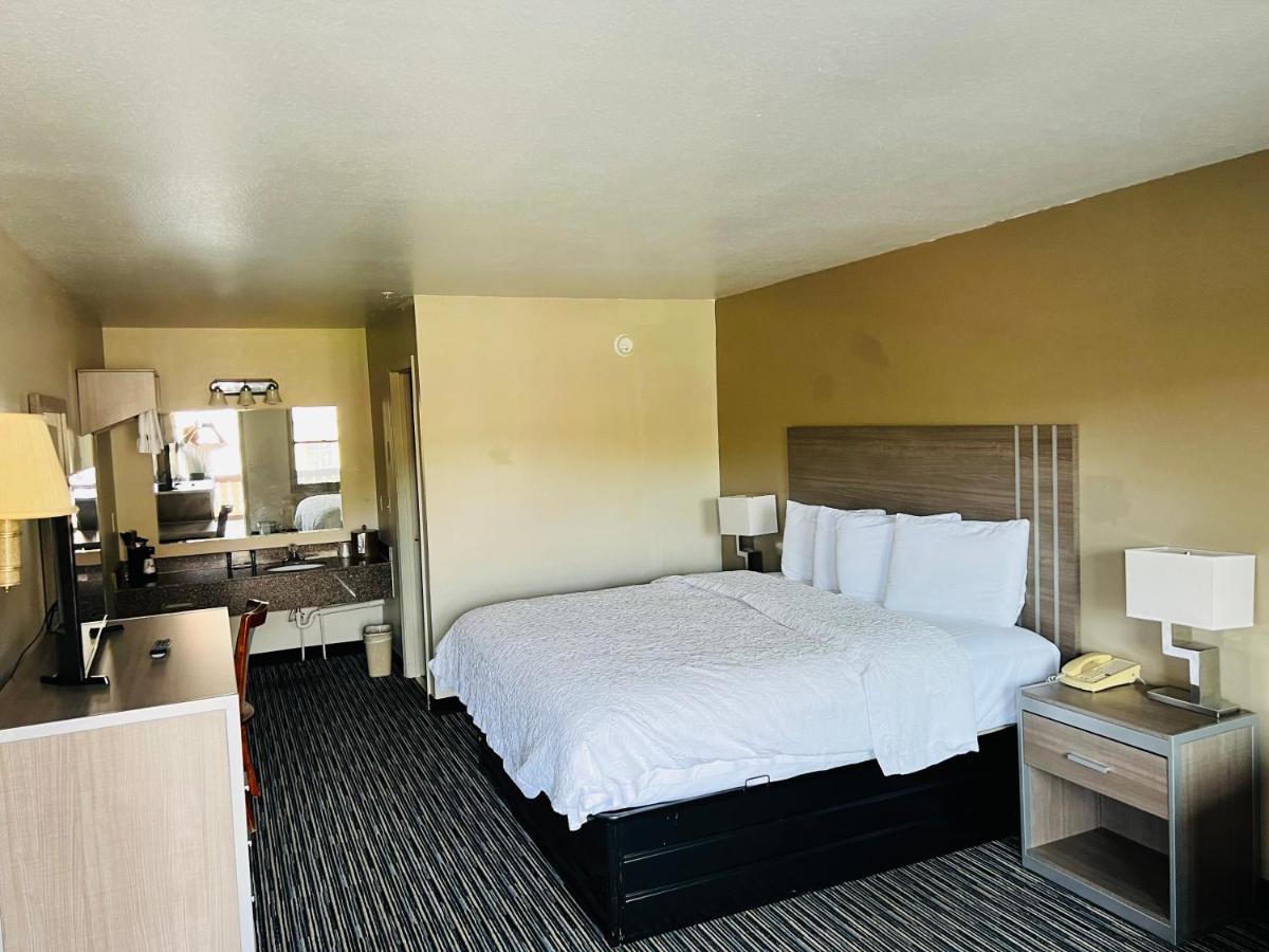 King Room - Non Smoking at Alpine Valley Inn