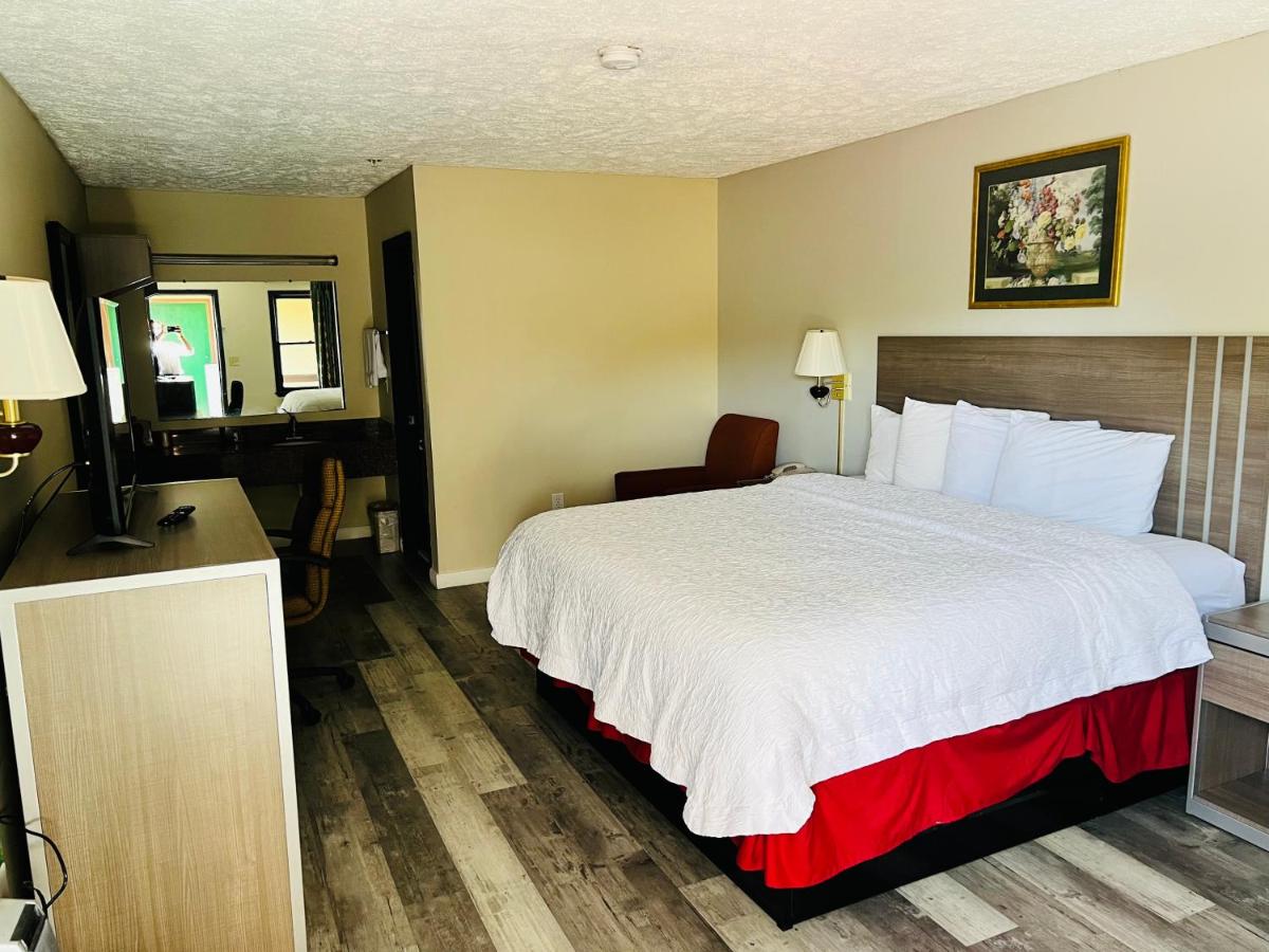 King Room - Non Smoking at Alpine Valley Inn