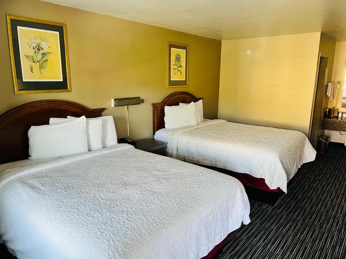 Double Room with Two Double Beds - Non Smoking at Alpine Valley Inn