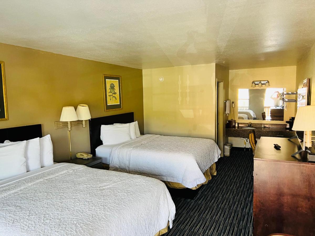 Double Room with Two Double Beds - Non Smoking at Alpine Valley Inn