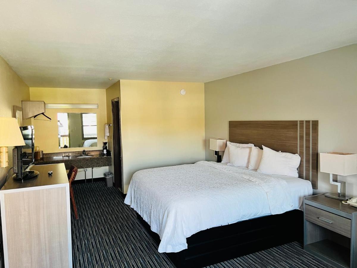 King Room - Non Smoking at Alpine Valley Inn
