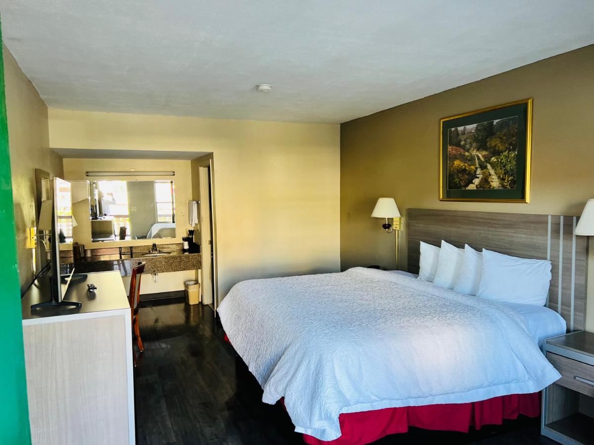 King Room - Non Smoking at Alpine Valley Inn