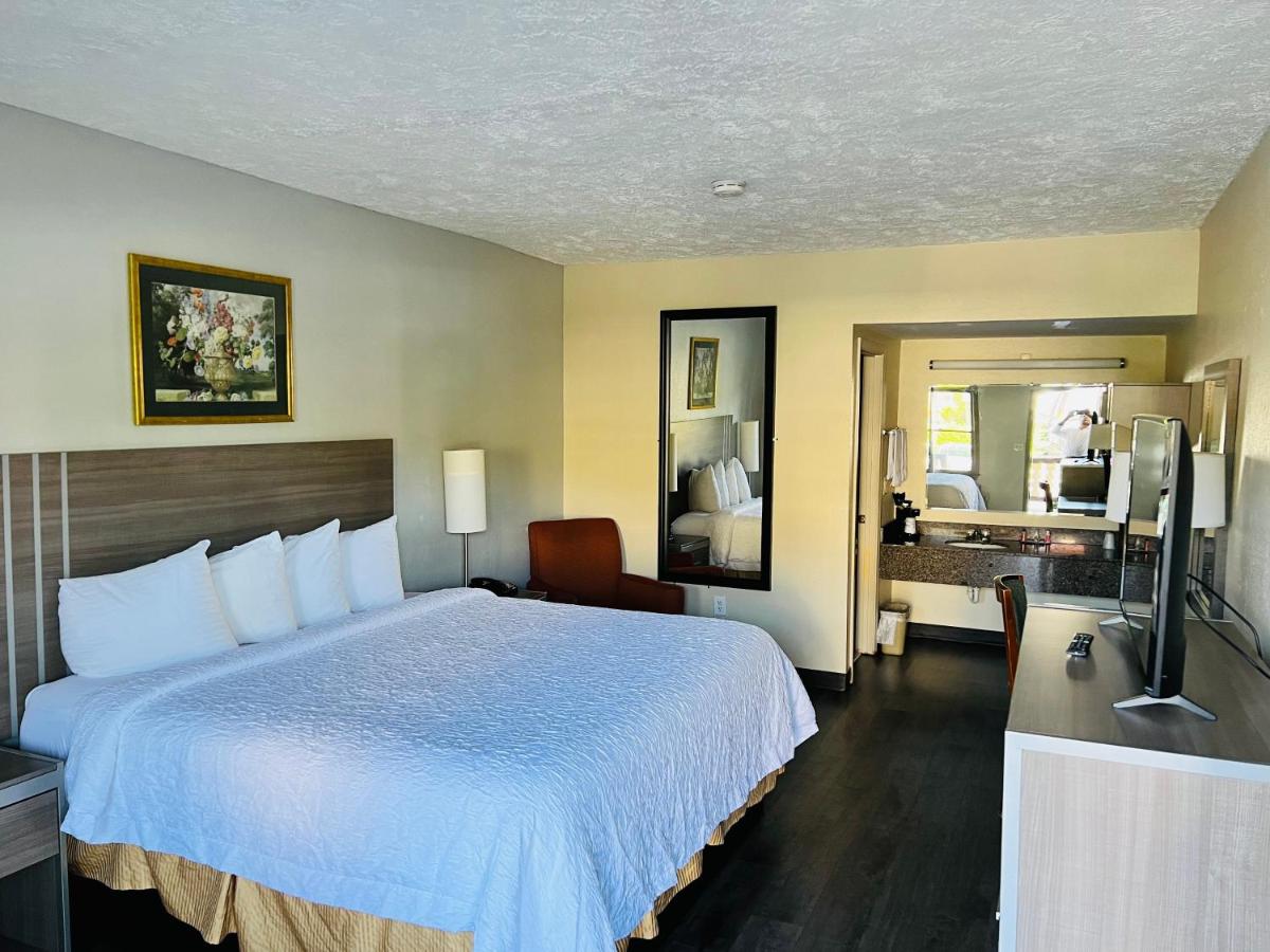 King Room - Non Smoking at Alpine Valley Inn