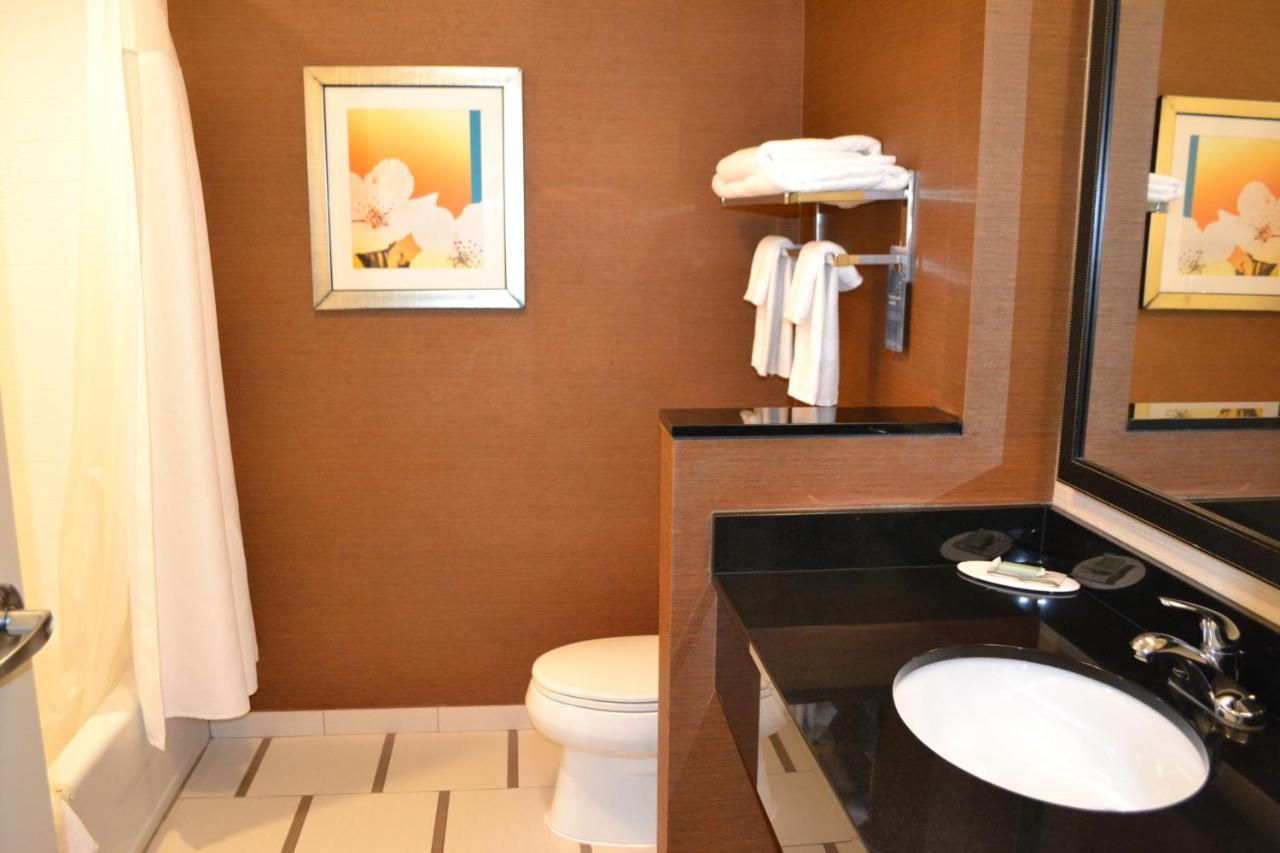 Queen Room with Limited View at Wavecrest Lodge
