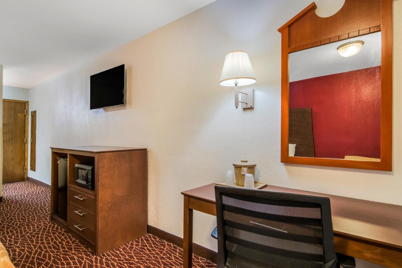 King Room - Accessible/Non-Smoking at Quality Inn Marietta near Dobbins ARB