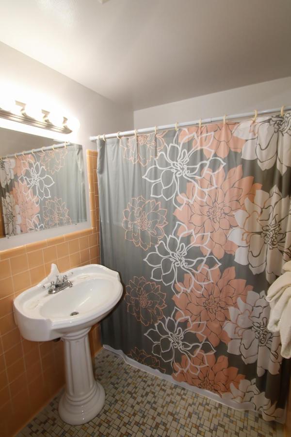 | Colonial Inn Seekonk