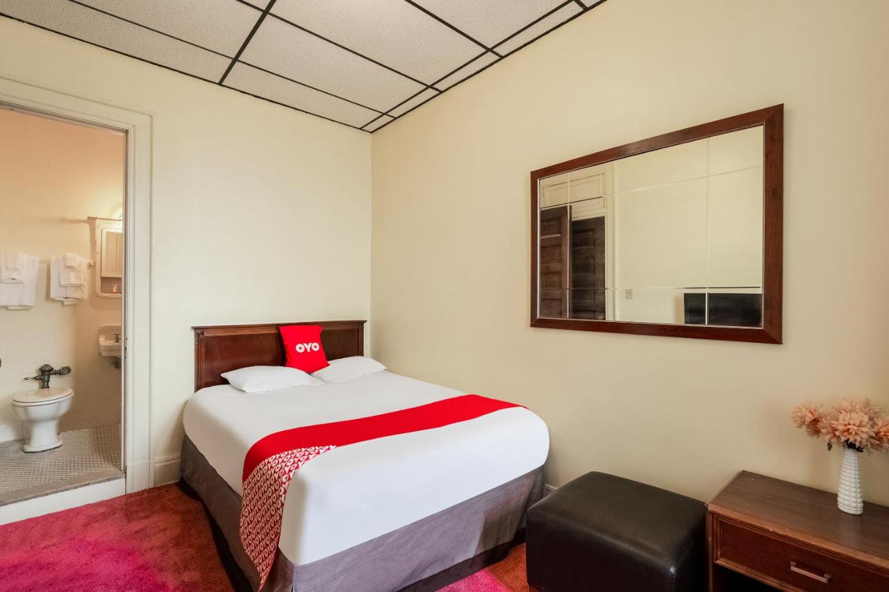 King Room at OYO Hotel Bradford Main St PA