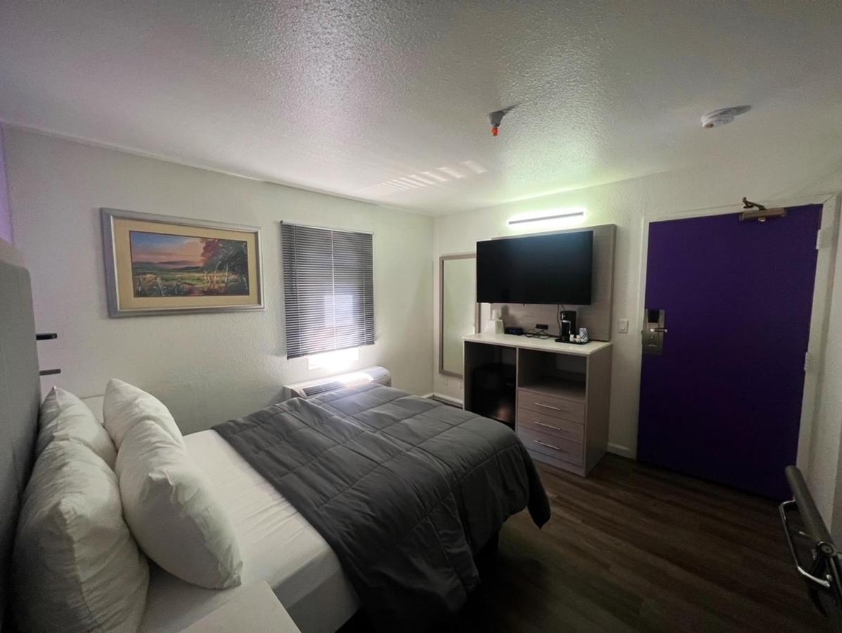 Deluxe Room (1 adult + 1 child) at The Aqua Pacific Hotel
