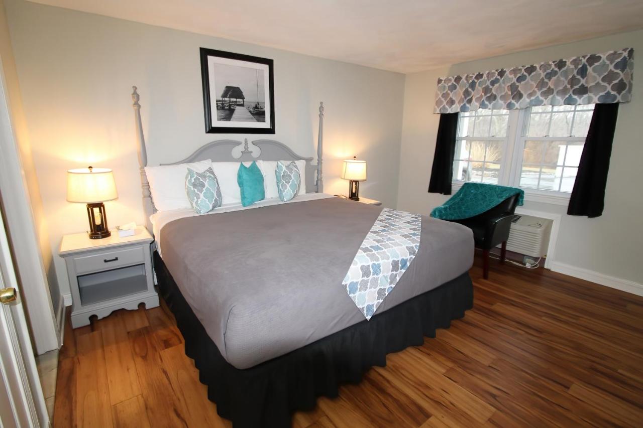 | Colonial Inn Seekonk