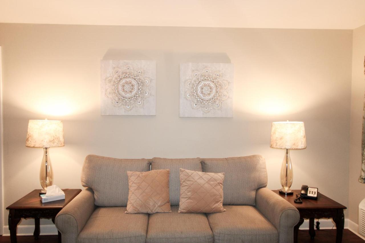 | Colonial Inn Seekonk
