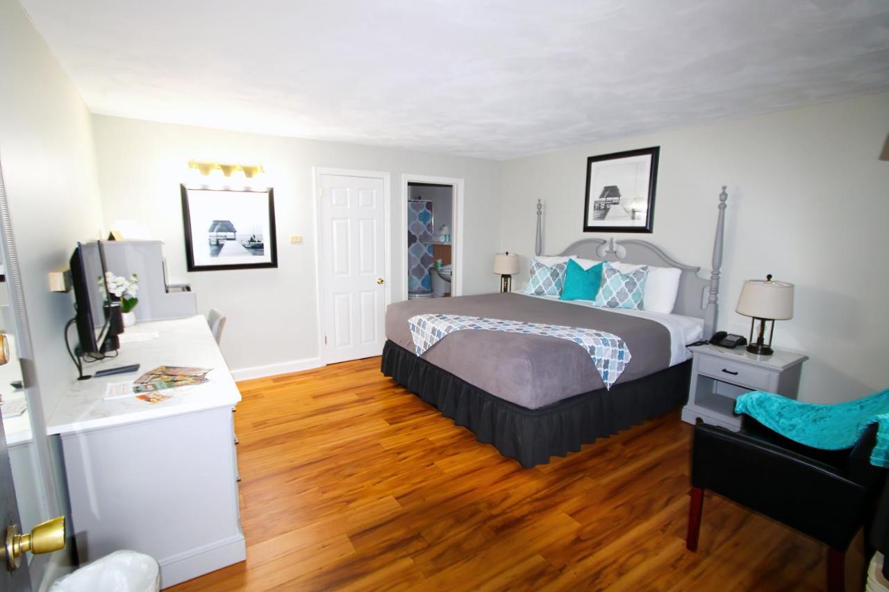 | Colonial Inn Seekonk