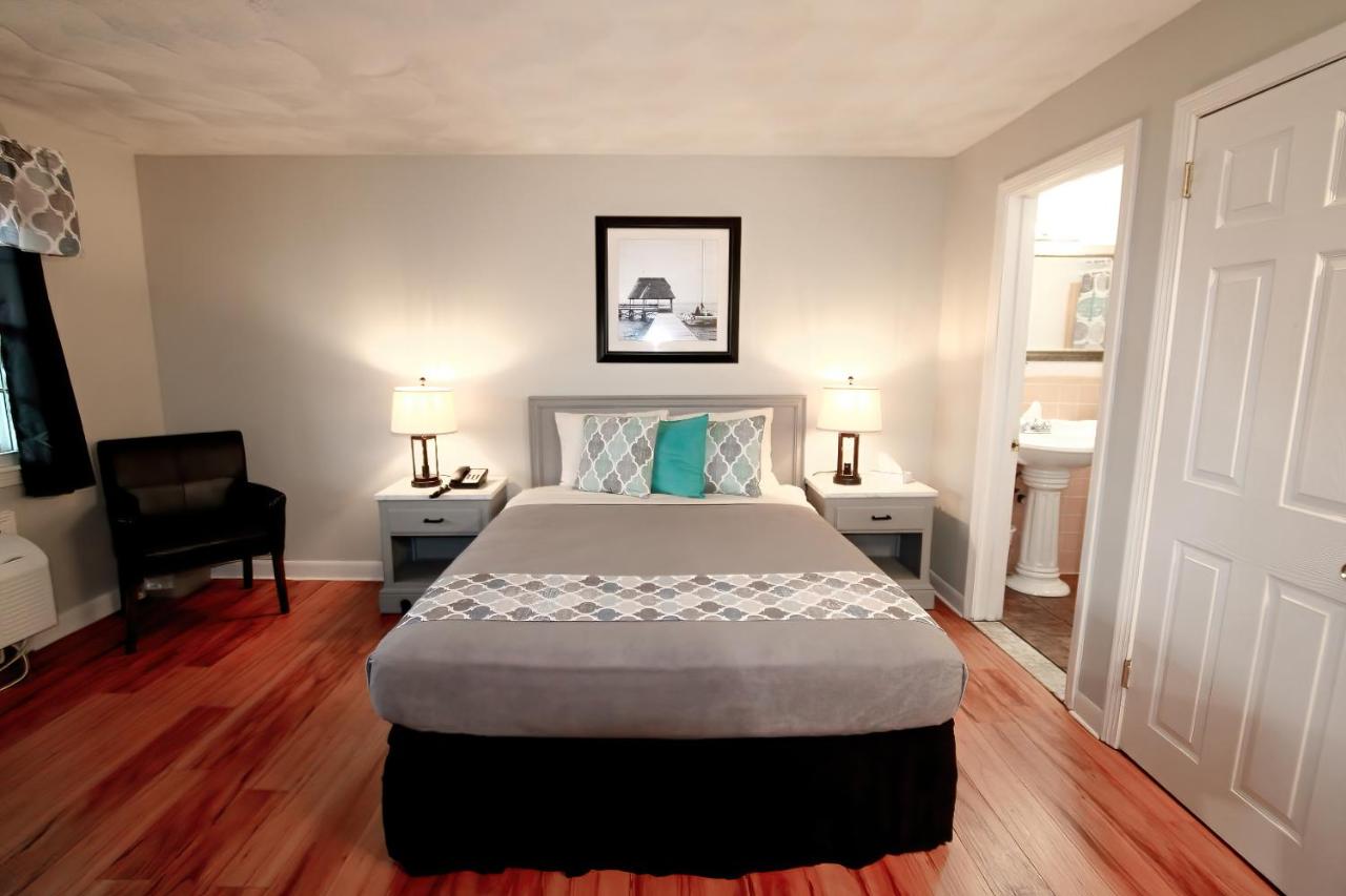| Colonial Inn Seekonk