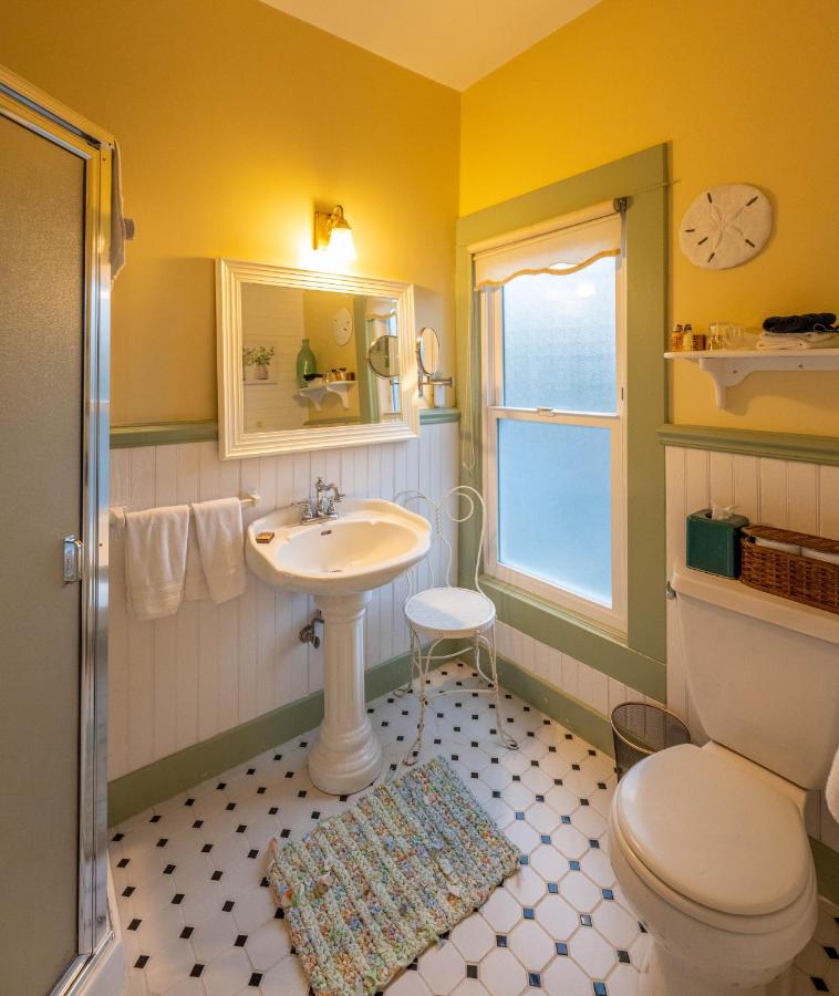  | Clementine's Guest House