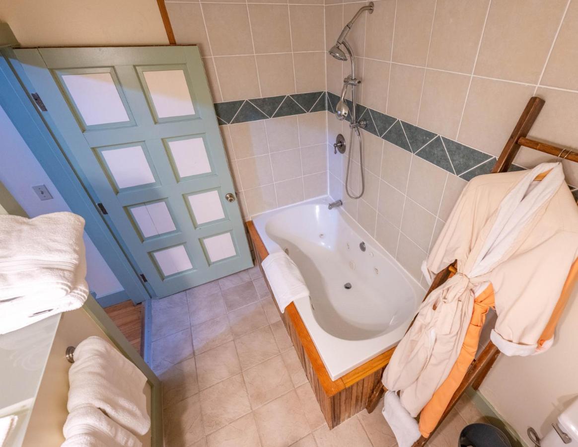  | Clementine's Guest House