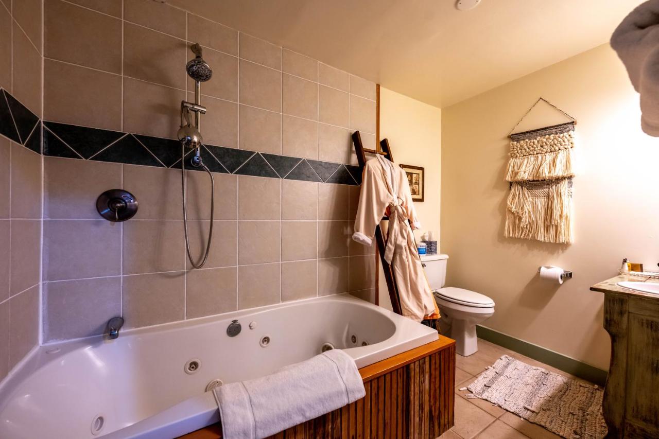  | Clementine's Guest House