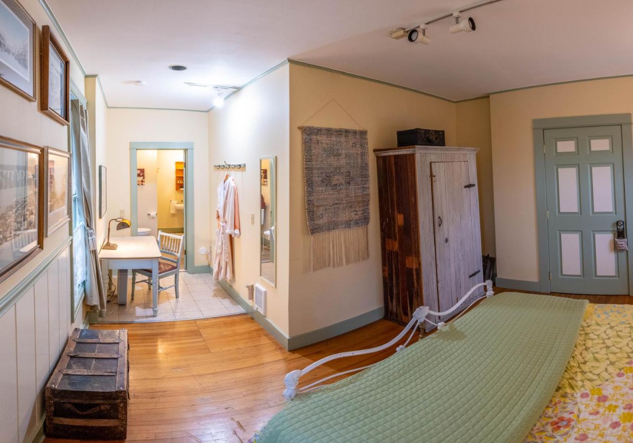  | Clementine's Guest House