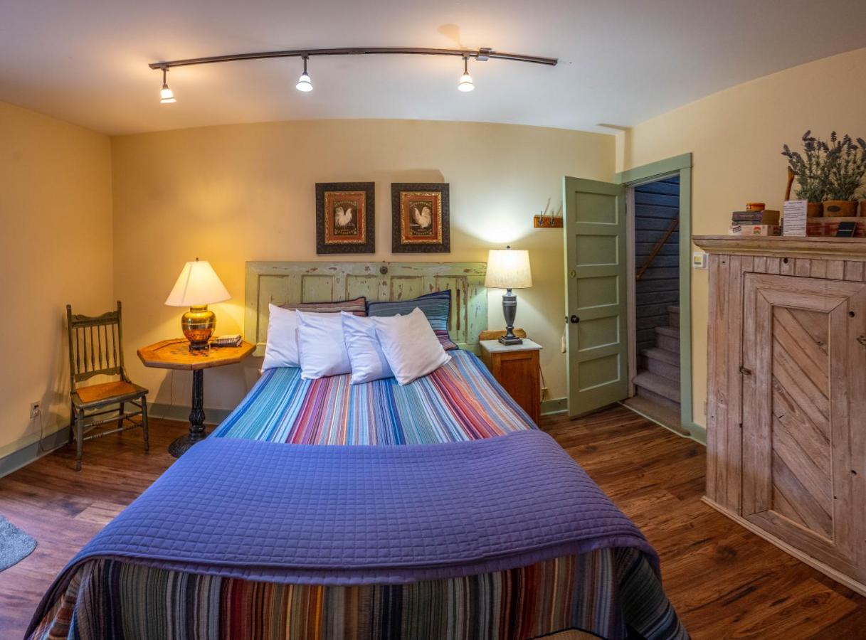  | Clementine's Guest House