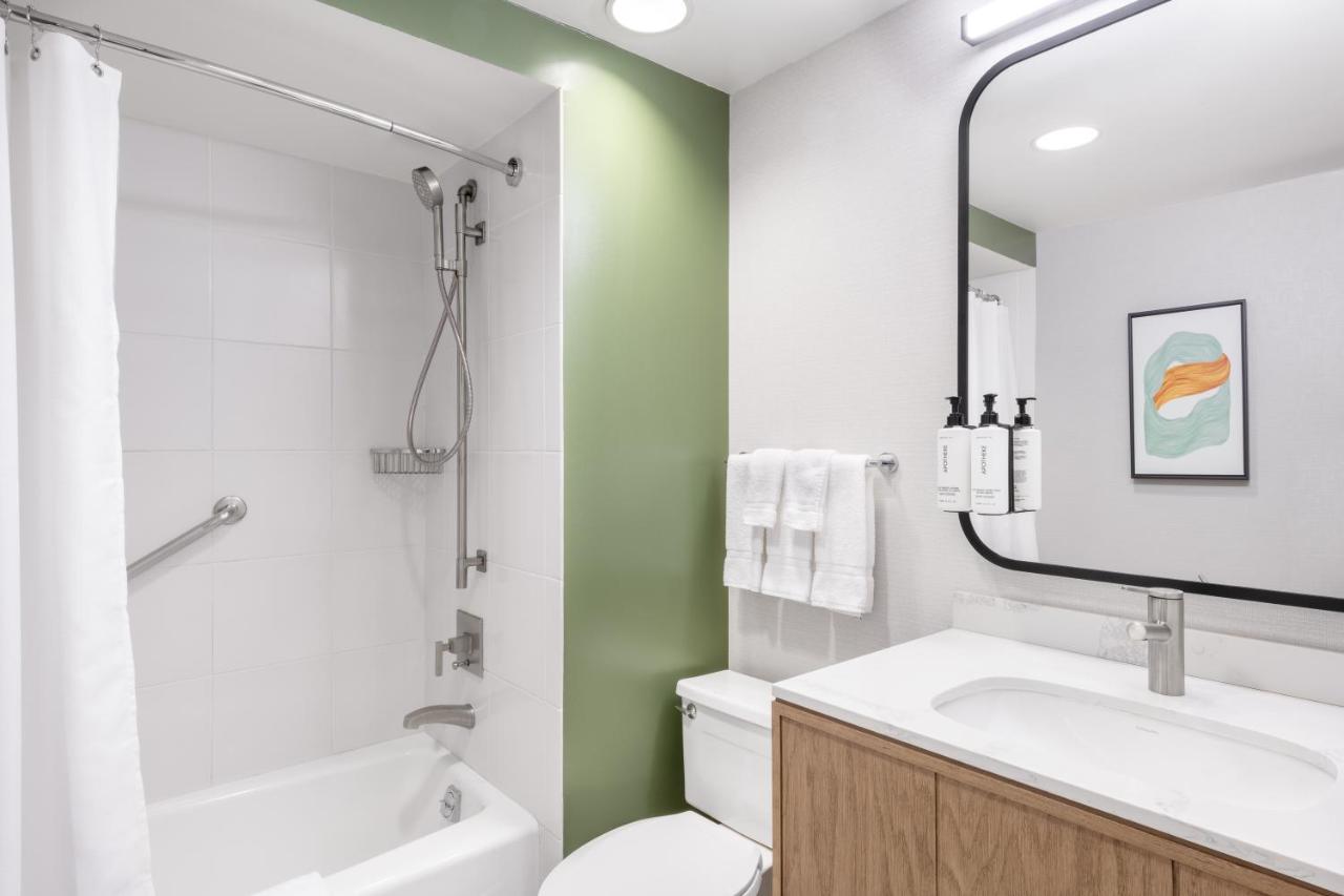 Premium King Room with City View at voco Chicago Downtown - Riverwalk by IHG