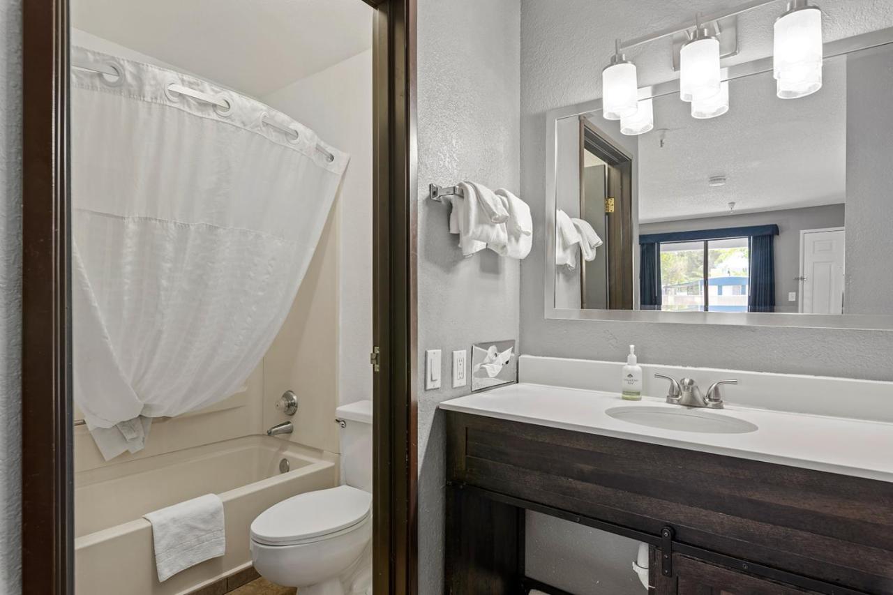Standard King Room at GreenTree Inn of Prescott Valley