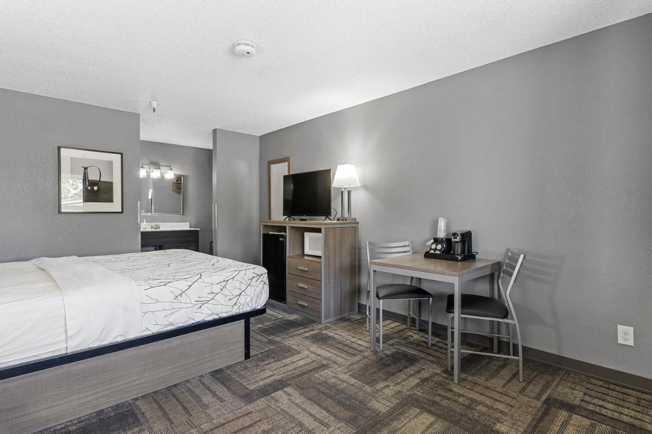 Standard King Room at GreenTree Inn of Prescott Valley