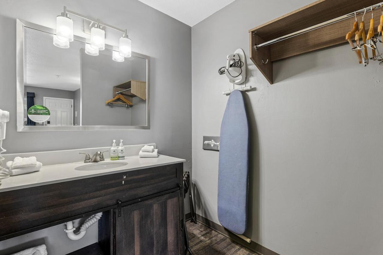 Standard Queen Room at GreenTree Inn of Prescott Valley