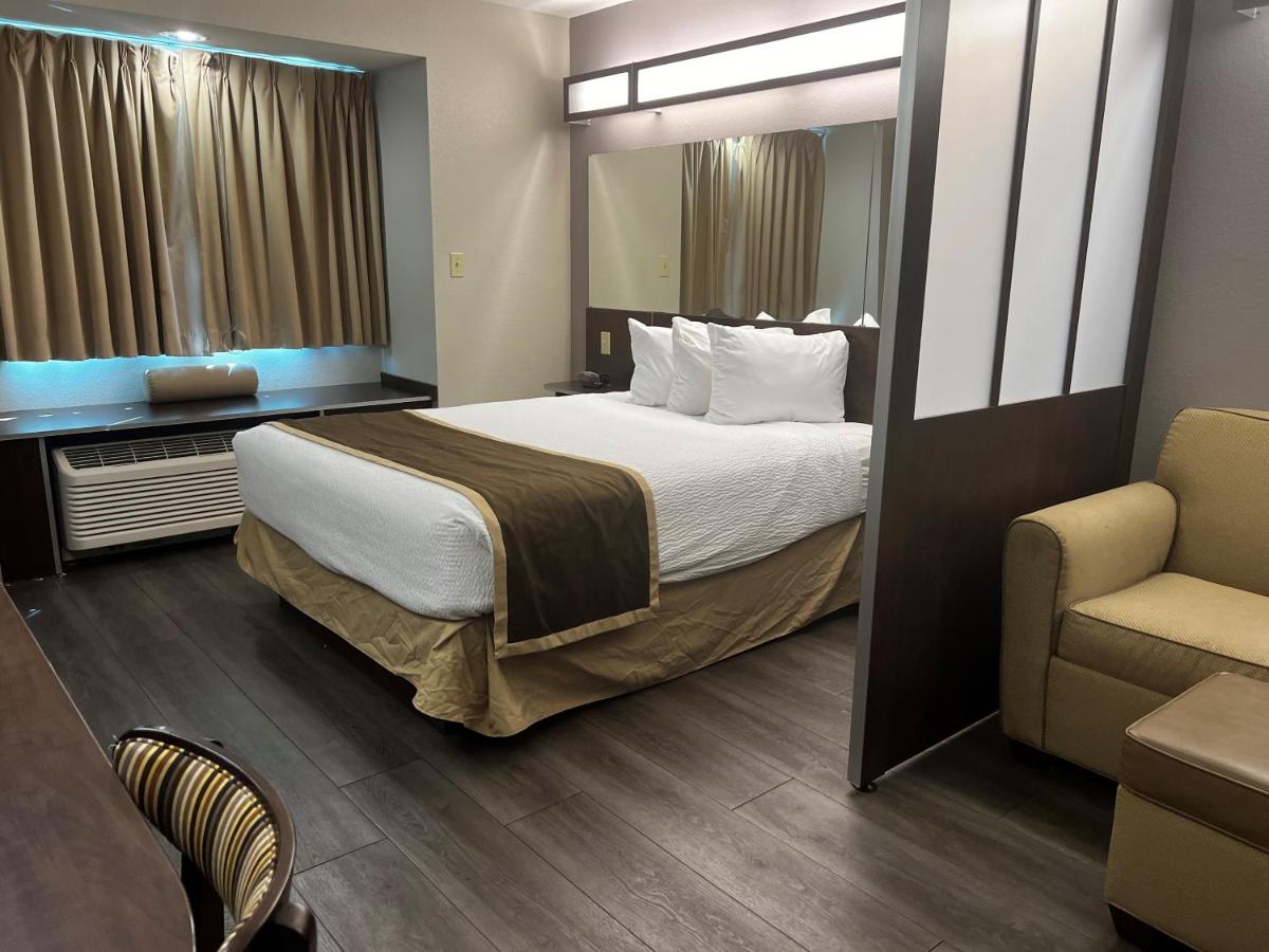 Queen Suite - Disability Access/Non-Smoking at Microtel Inn & Suites by Wyndham Pearl River/Slidell