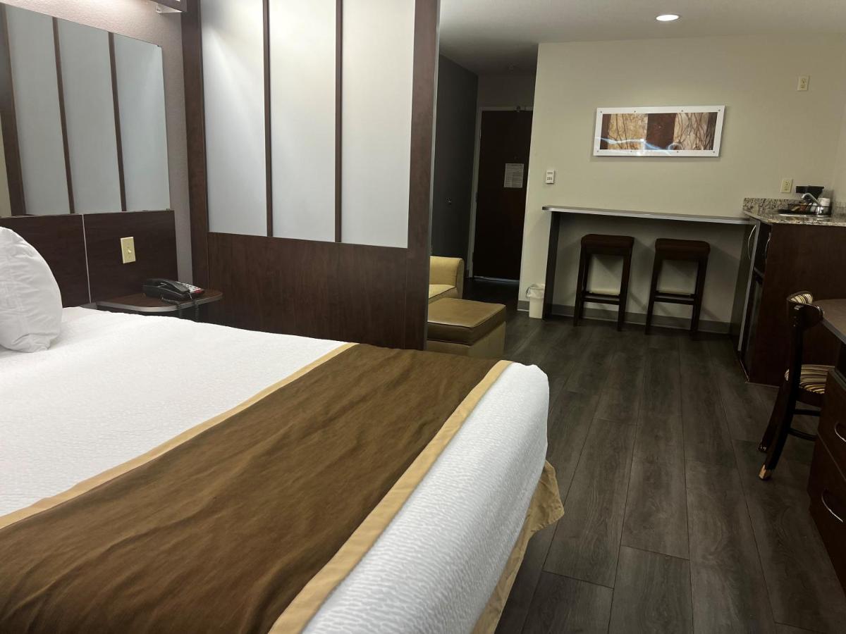 Queen Suite - Disability Access/Non-Smoking at Microtel Inn & Suites by Wyndham Pearl River/Slidell