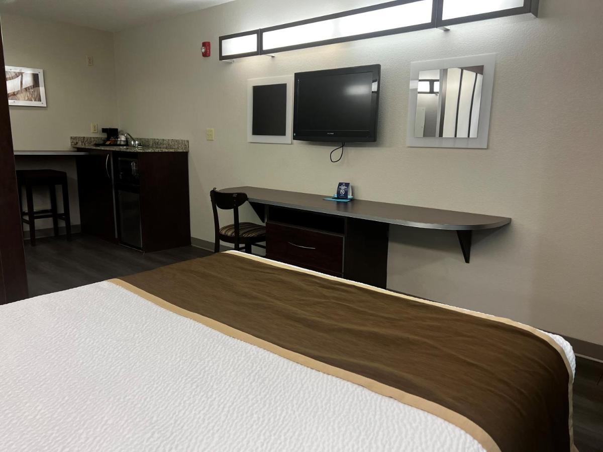 Queen Suite - Disability Access/Non-Smoking at Microtel Inn & Suites by Wyndham Pearl River/Slidell
