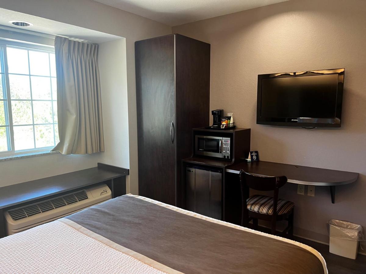 Queen Room - Disability Access/Non-Smoking at Microtel Inn & Suites by Wyndham Pearl River/Slidell