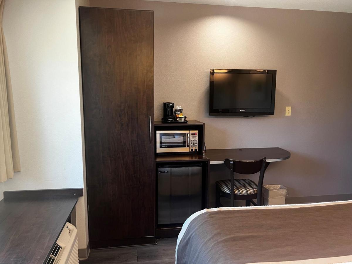 Queen Room - Disability Access/Non-Smoking at Microtel Inn & Suites by Wyndham Pearl River/Slidell