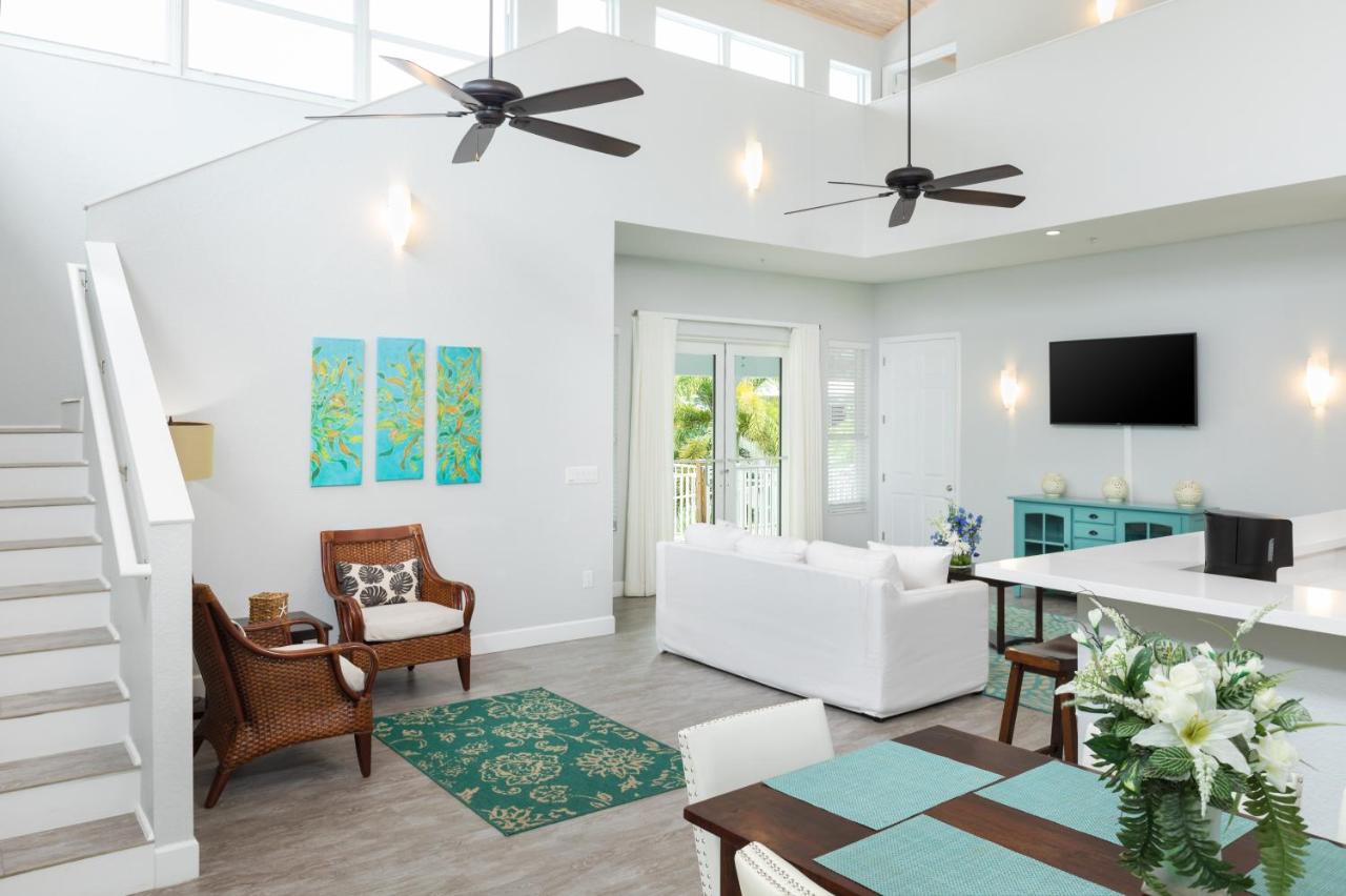 Three-Bedroom Villa at Dolphin Point Villas