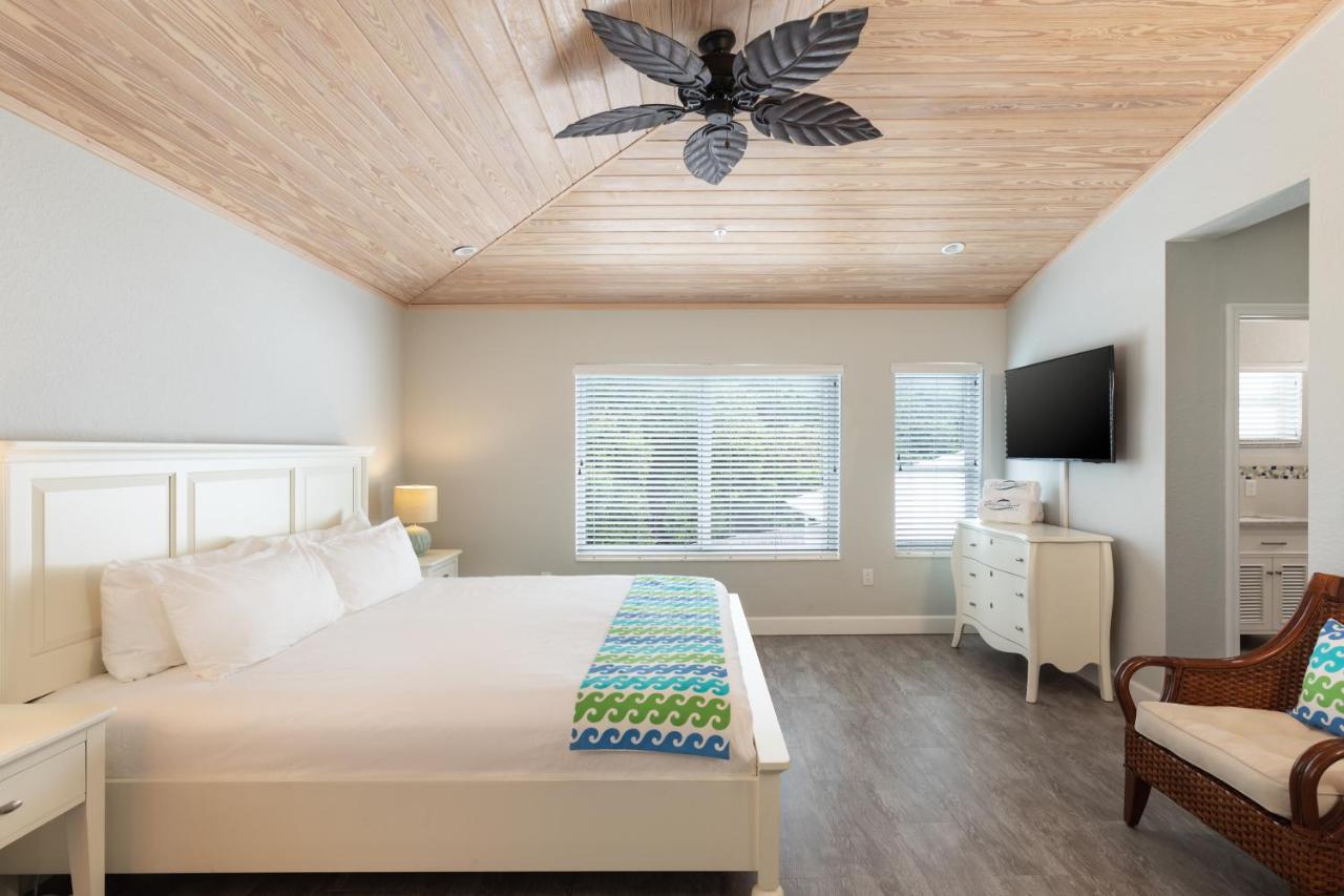 Three-Bedroom Villa at Dolphin Point Villas