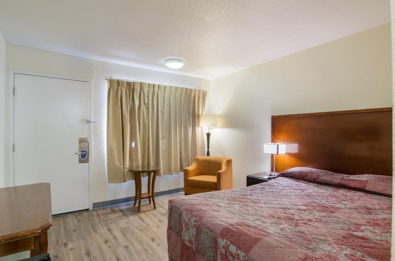 | Rodeway Inn Greeley