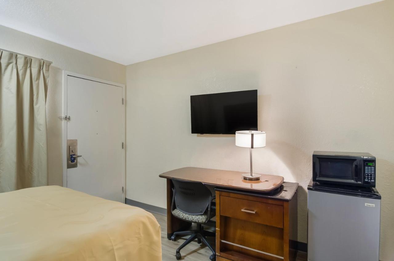 | Rodeway Inn Greeley