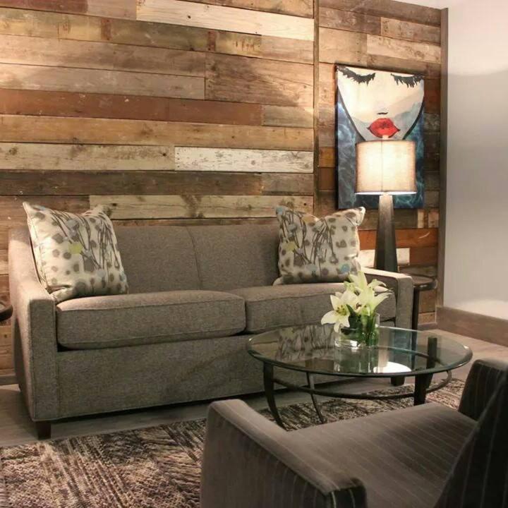 | Vintage Block Inn & Suites