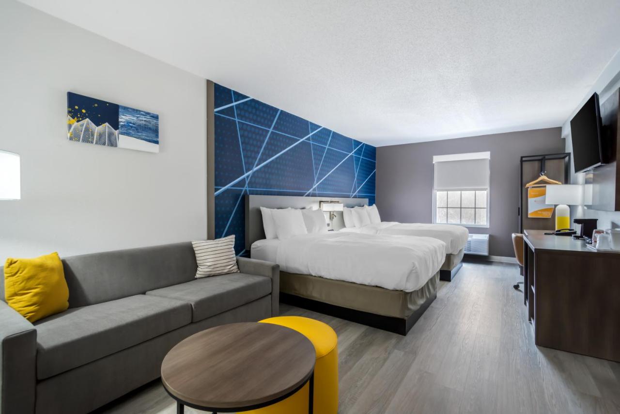 Queen Suite with Two Queen Beds and Sofa bed - Non Smoking/Upper floor at Comfort Inn & Suites Lexington South