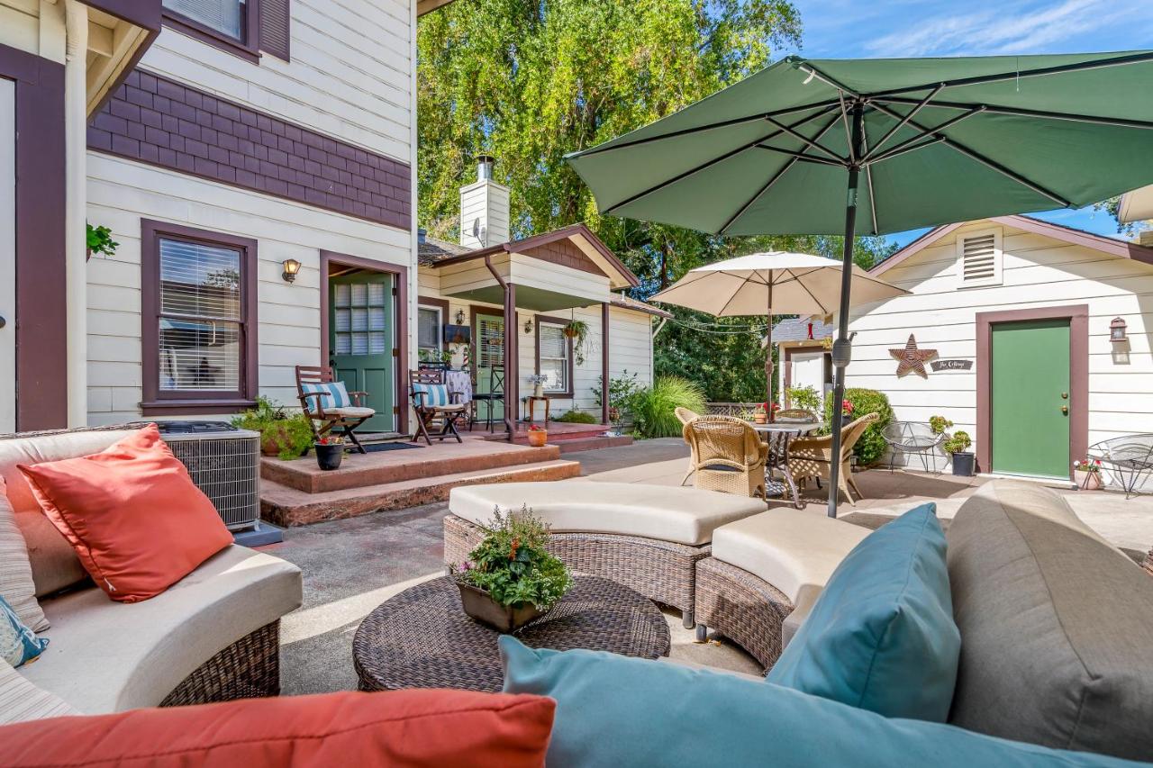  | Cinnamon Bear Creekside Inn