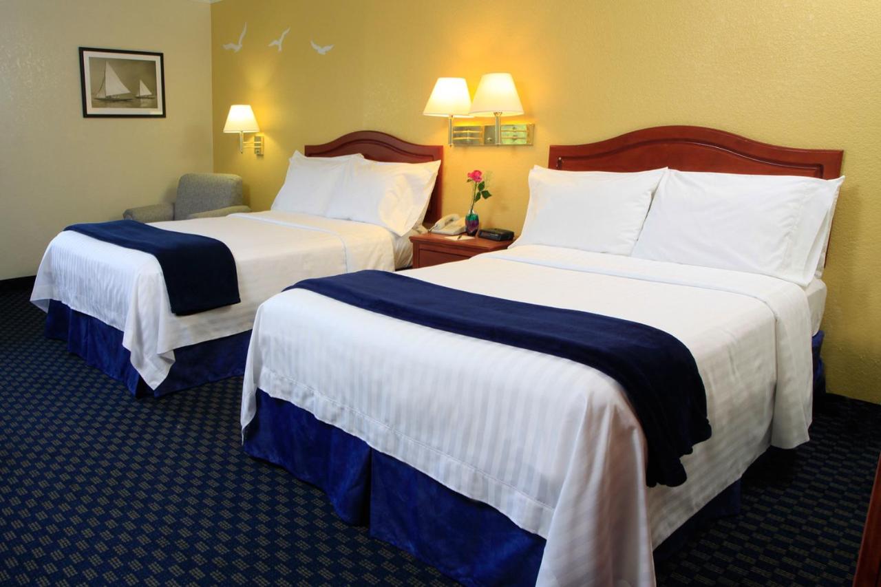 Superior Double Room with Two Double Beds at The Marina Inn on San Francisco Bay