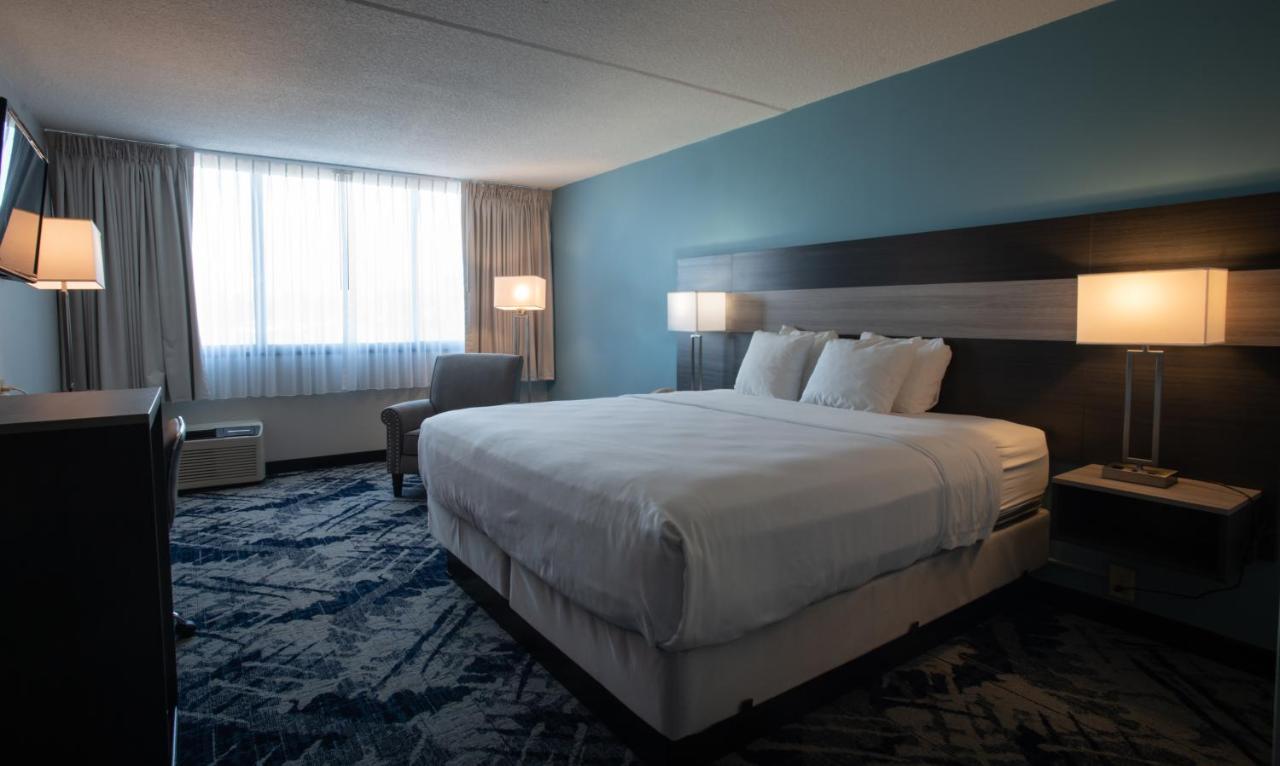  | Days Hotel by Wyndham East Brunswick Conference Center