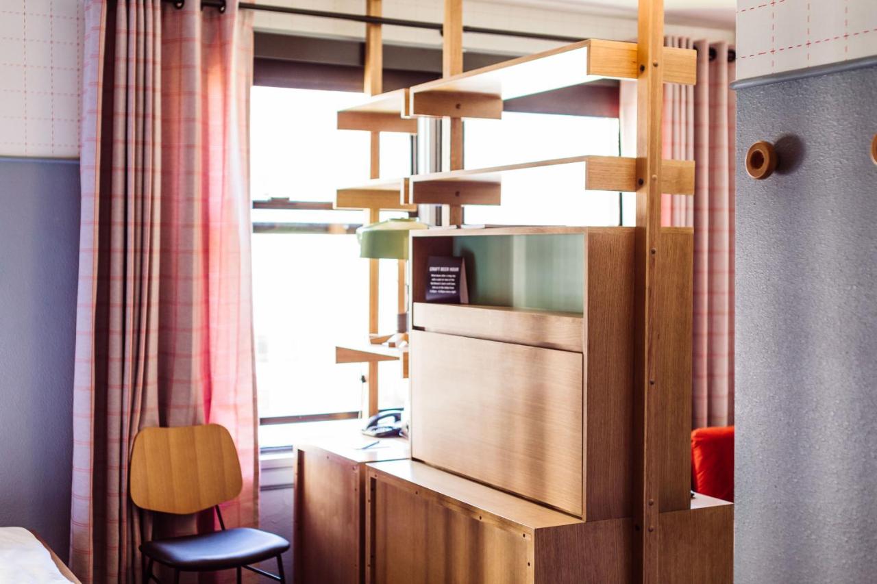 Twin Room at Hotel Max