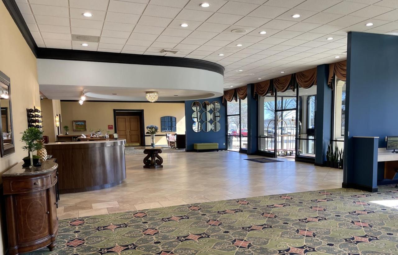  | Whispering Woods Hotel & Conference Center